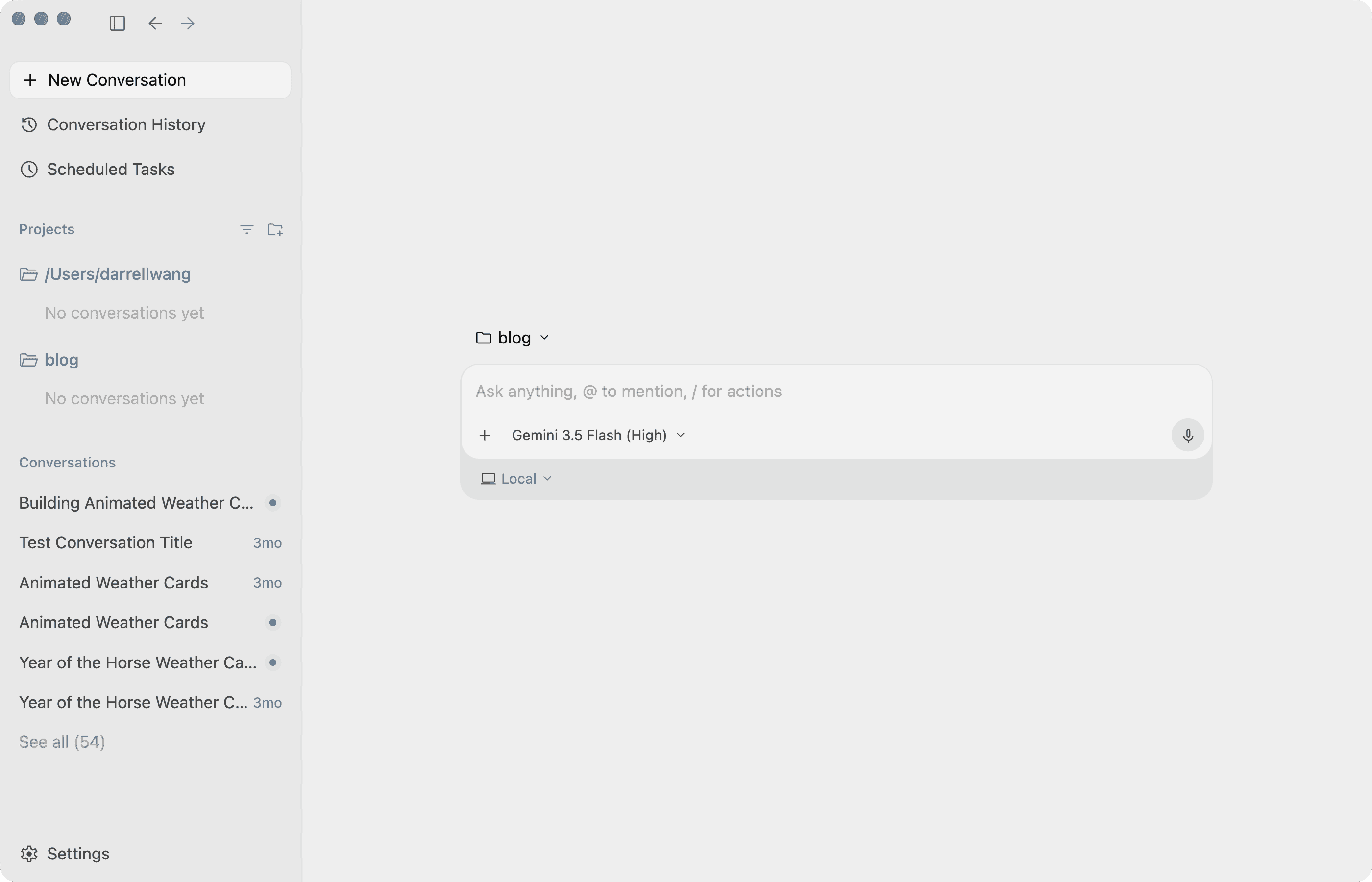 Antigravity 2.0 桌面 app 主介面：左側 sidebar 顯示專案列表與對話歷史，使用者只看到 Prompt 輸入欄位，設計類似 Codex App